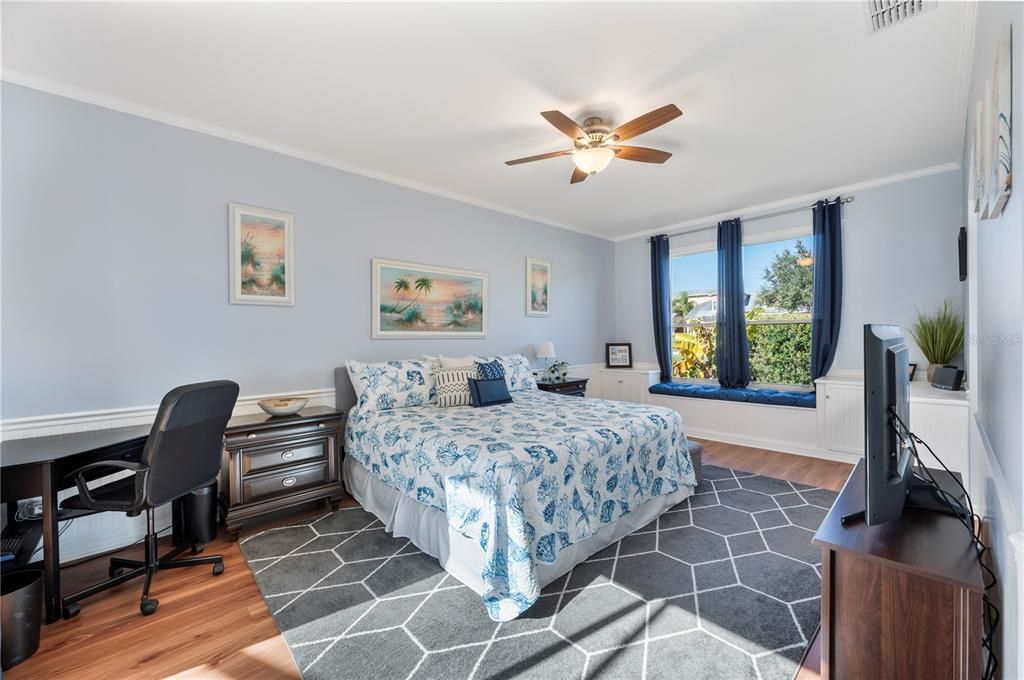 Activo con contrato: $365,000 (3 camas, 3 baños, 1819 Pies cuadrados)