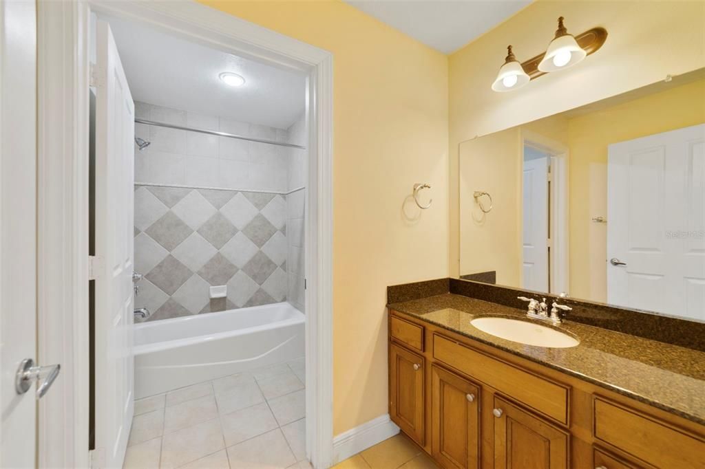 待售: $245,000 (3 贝兹, 2 浴室, 1344 平方英尺)