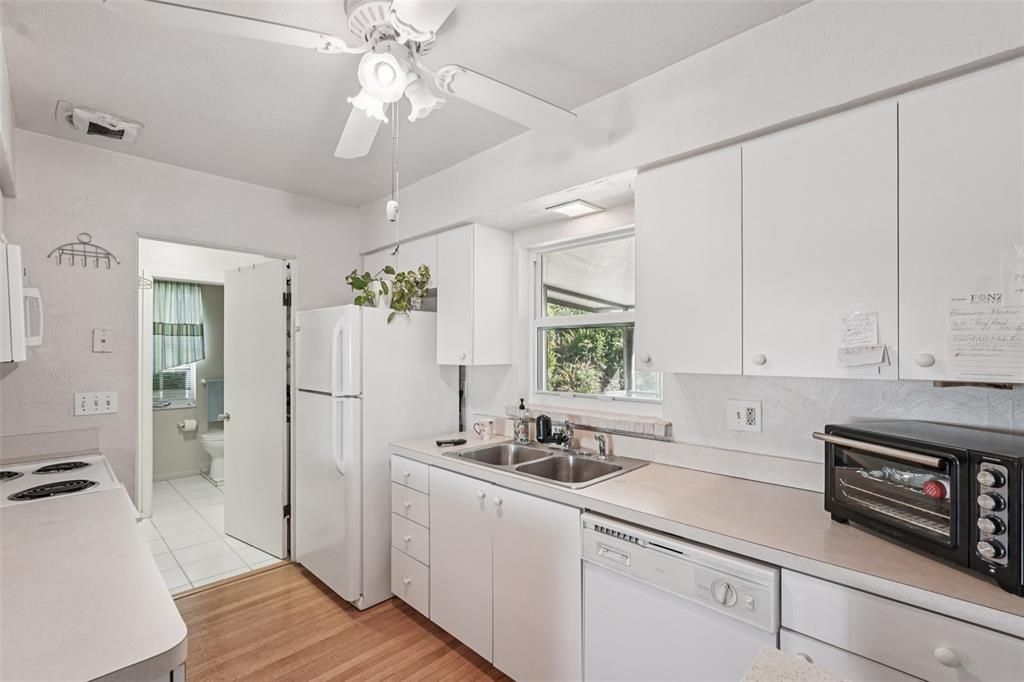 Activo con contrato: $269,000 (2 camas, 2 baños, 1232 Pies cuadrados)