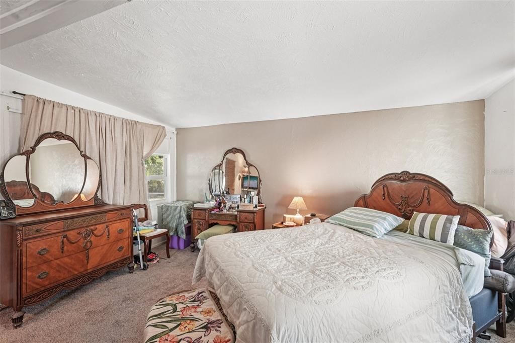 Activo con contrato: $269,000 (2 camas, 2 baños, 1232 Pies cuadrados)