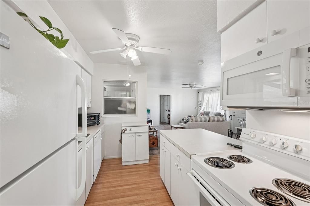 Activo con contrato: $269,000 (2 camas, 2 baños, 1232 Pies cuadrados)