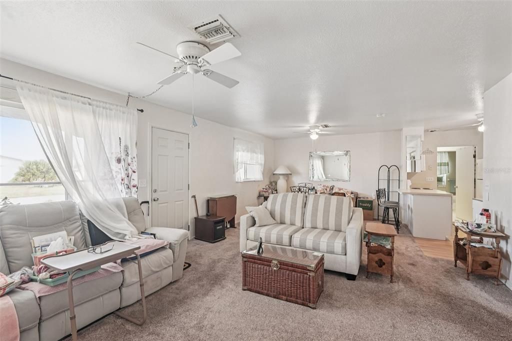 Activo con contrato: $269,000 (2 camas, 2 baños, 1232 Pies cuadrados)