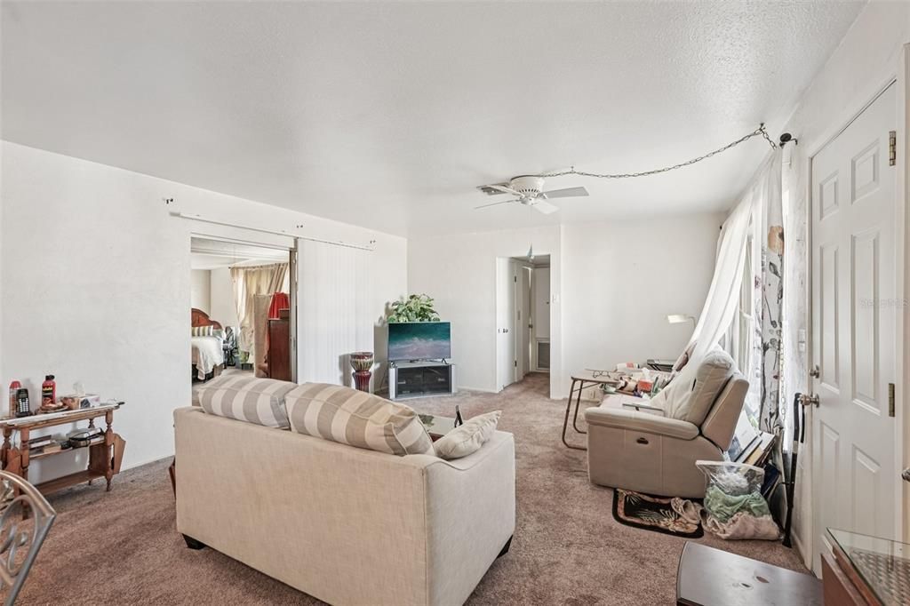 Activo con contrato: $269,000 (2 camas, 2 baños, 1232 Pies cuadrados)