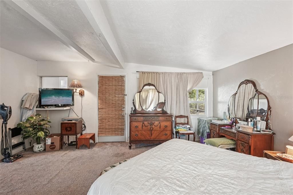 Activo con contrato: $269,000 (2 camas, 2 baños, 1232 Pies cuadrados)