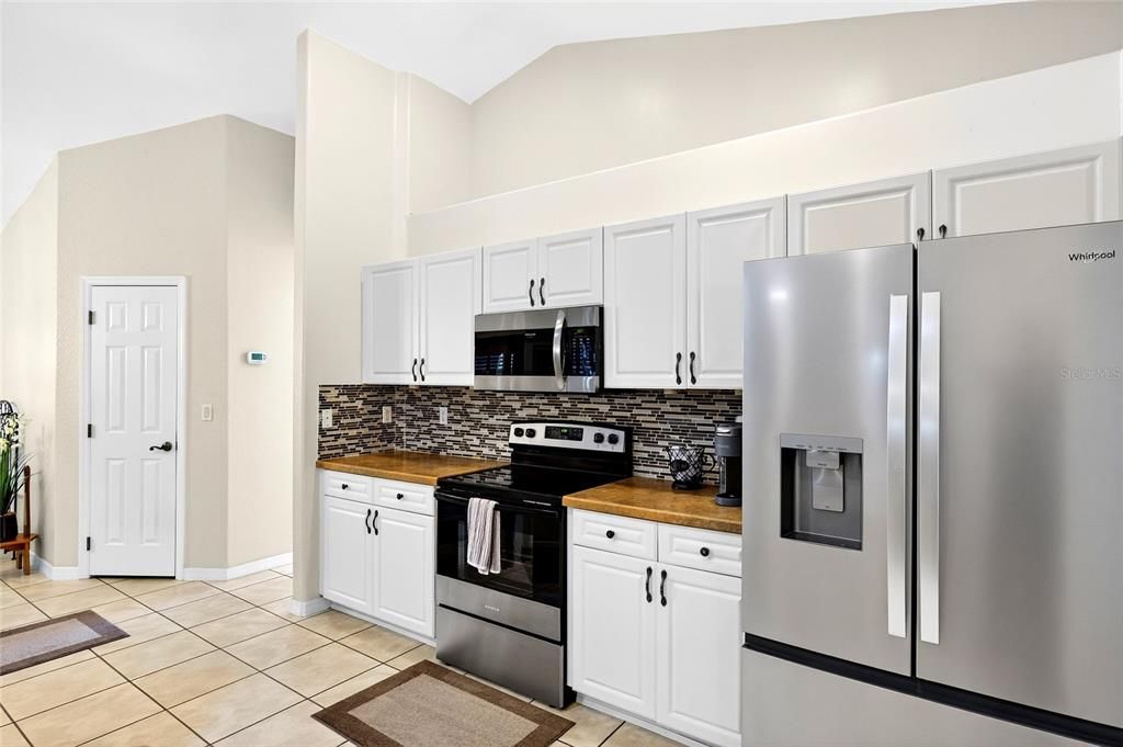 For Sale: $279,900 (3 beds, 2 baths, 2147 Square Feet)