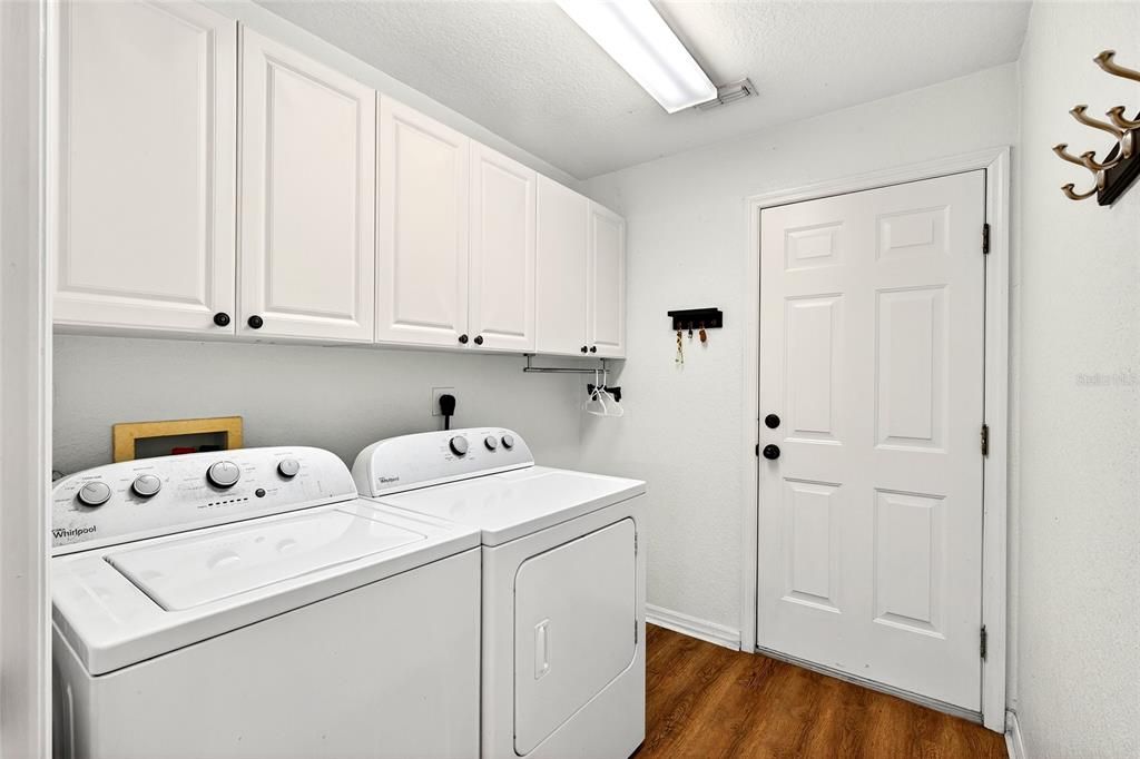 For Sale: $279,900 (3 beds, 2 baths, 2147 Square Feet)