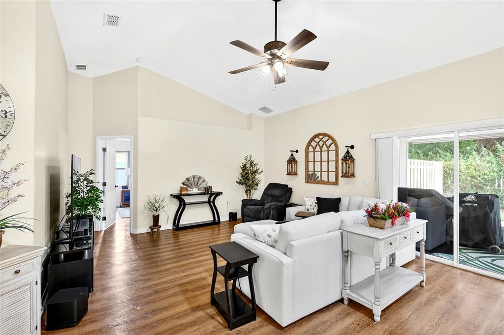 For Sale: $279,900 (3 beds, 2 baths, 2147 Square Feet)