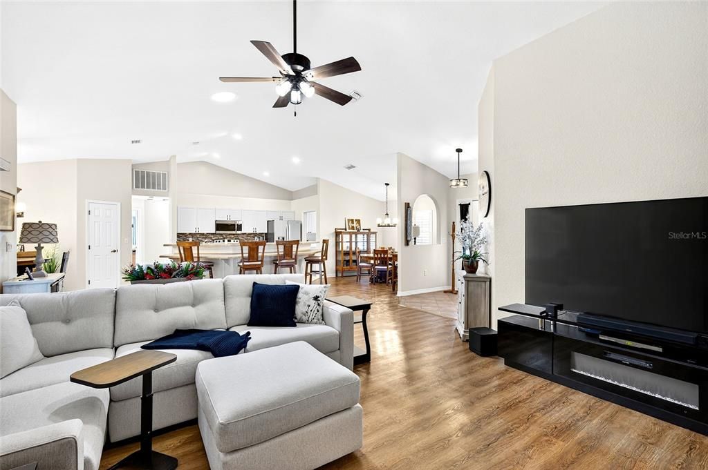 For Sale: $279,900 (3 beds, 2 baths, 2147 Square Feet)