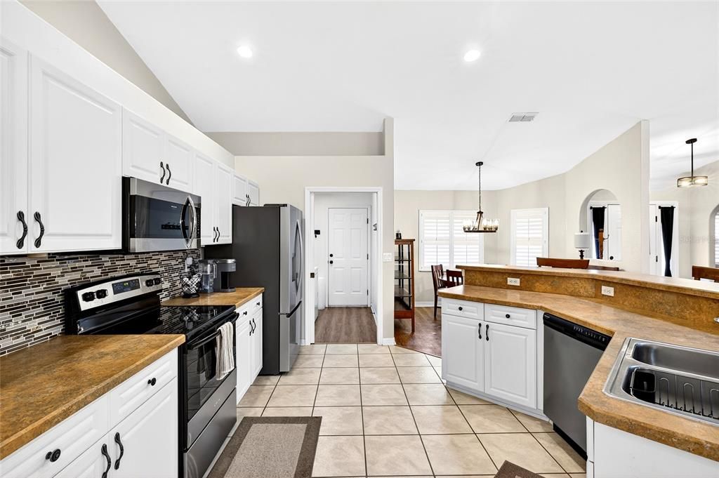 For Sale: $279,900 (3 beds, 2 baths, 2147 Square Feet)