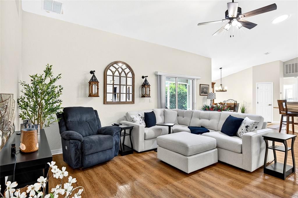 For Sale: $279,900 (3 beds, 2 baths, 2147 Square Feet)