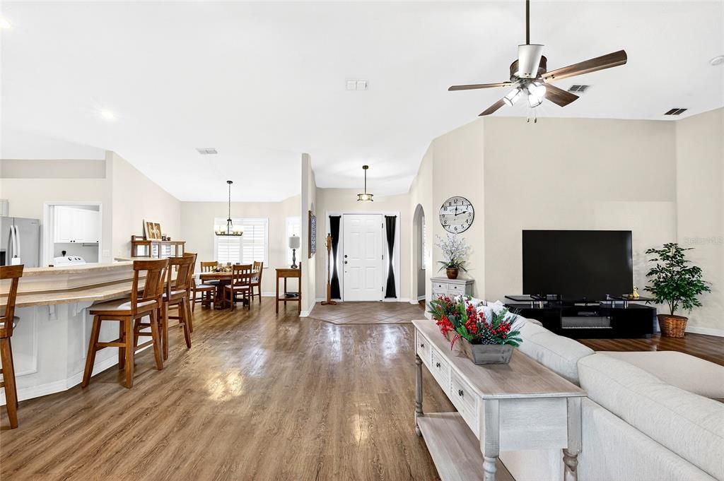 For Sale: $279,900 (3 beds, 2 baths, 2147 Square Feet)