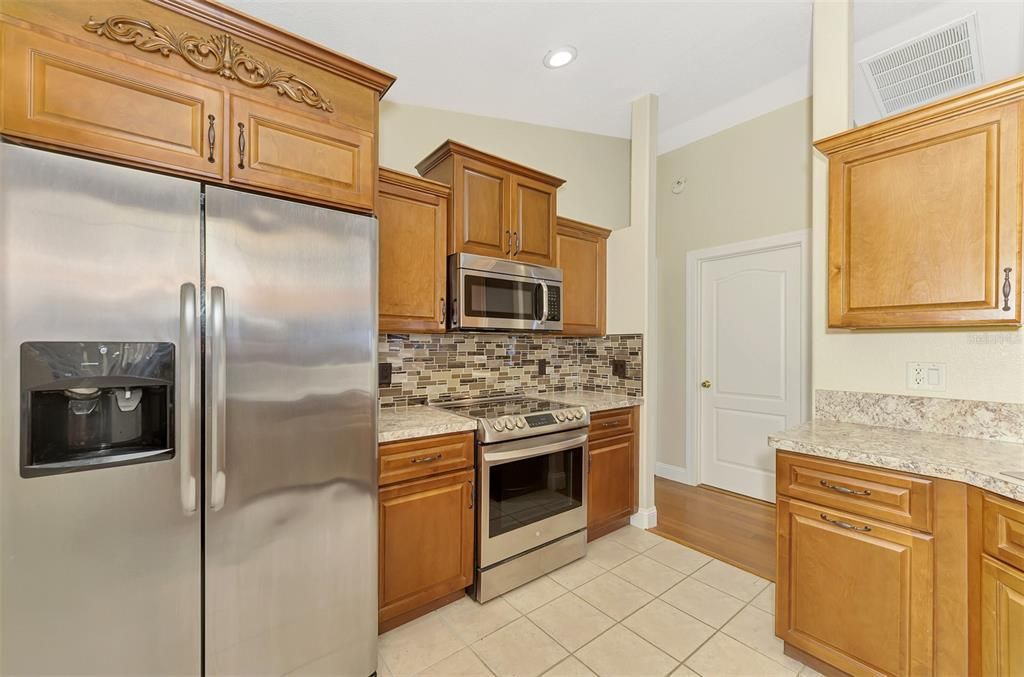 Active With Contract: $279,000 (3 beds, 2 baths, 1562 Square Feet)