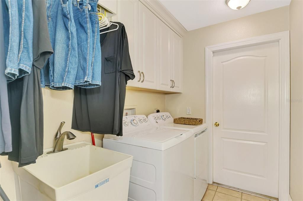 Active With Contract: $279,000 (3 beds, 2 baths, 1562 Square Feet)