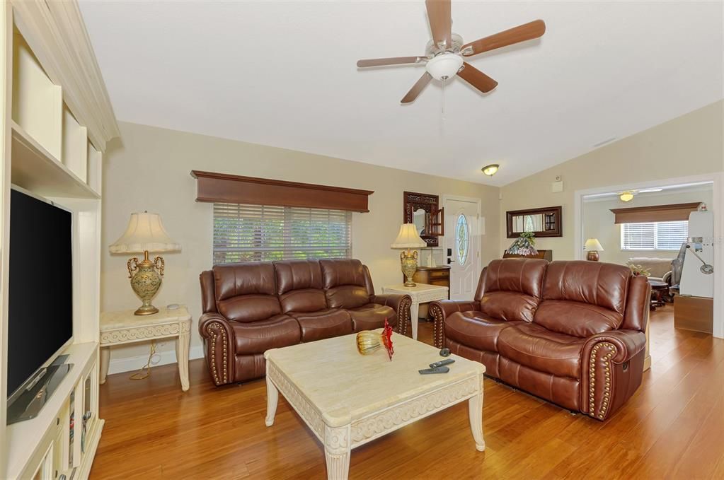 Active With Contract: $279,000 (3 beds, 2 baths, 1562 Square Feet)