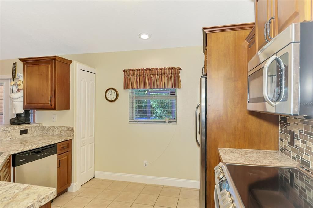 Active With Contract: $279,000 (3 beds, 2 baths, 1562 Square Feet)