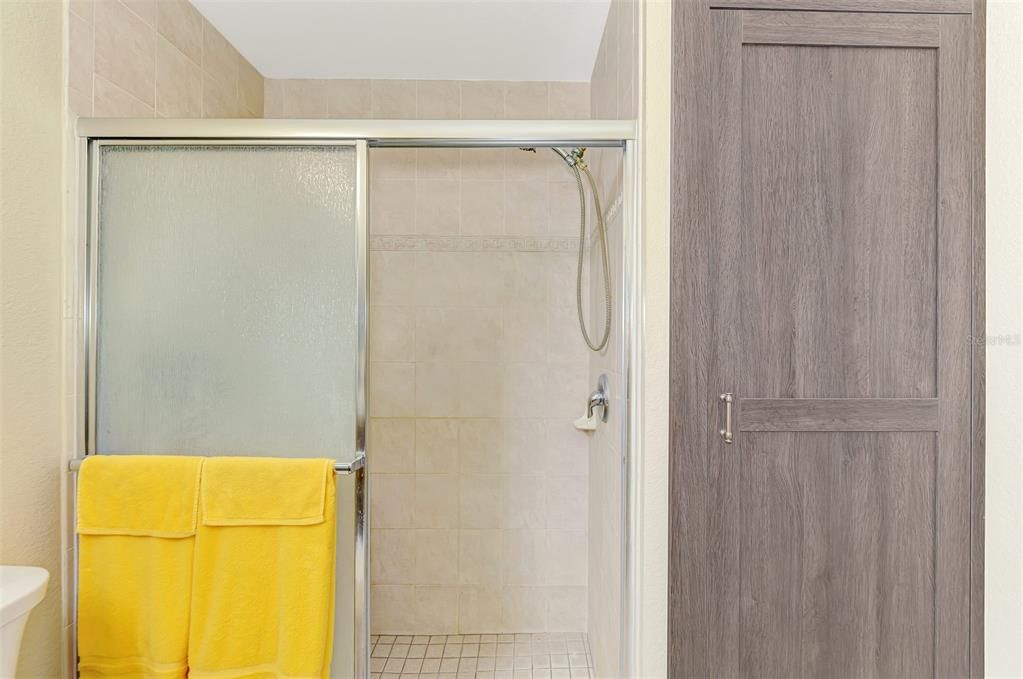 Active With Contract: $279,000 (3 beds, 2 baths, 1562 Square Feet)