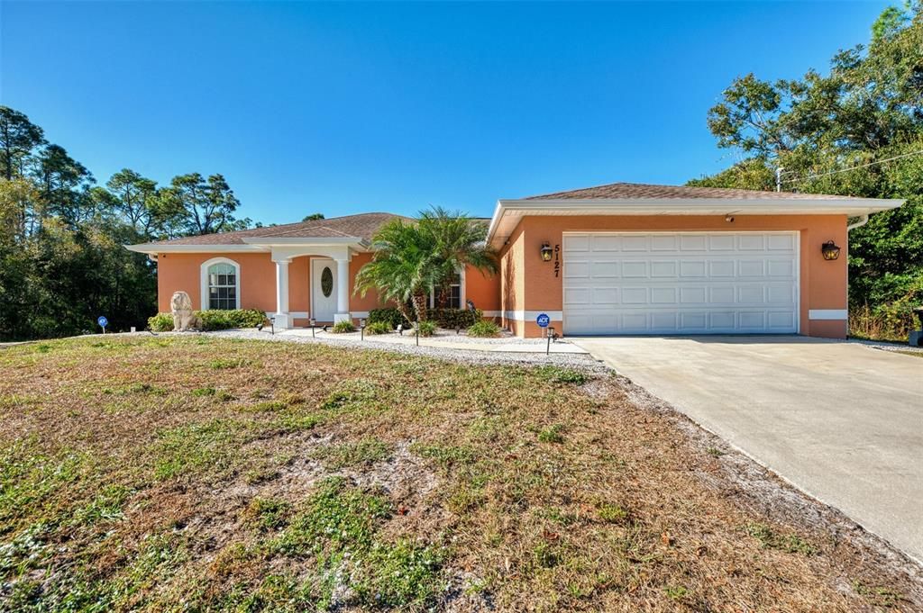 Active With Contract: $279,000 (3 beds, 2 baths, 1562 Square Feet)