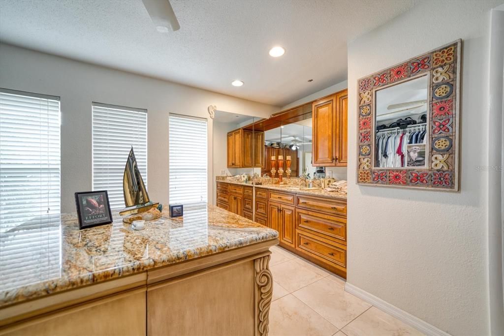 待售: $1,599,999 (3 贝兹, 3 浴室, 2468 平方英尺)