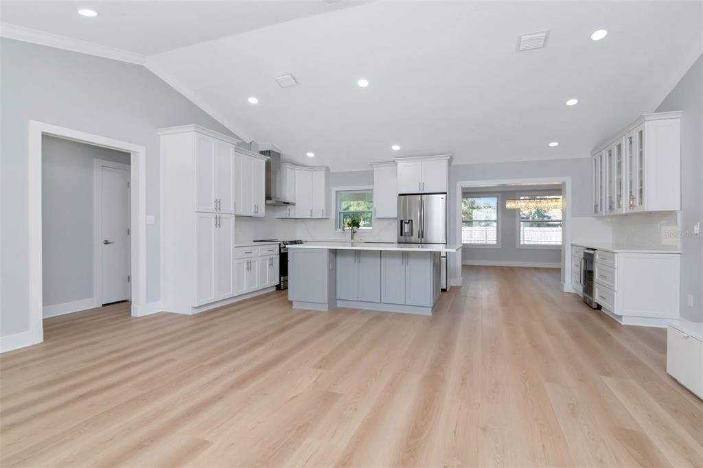 Active With Contract: $534,000 (3 beds, 2 baths, 1477 Square Feet)