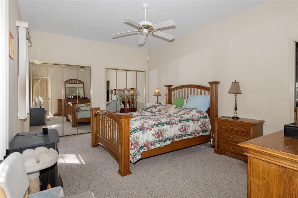 待售: $244,000 (2 贝兹, 2 浴室, 1738 平方英尺)