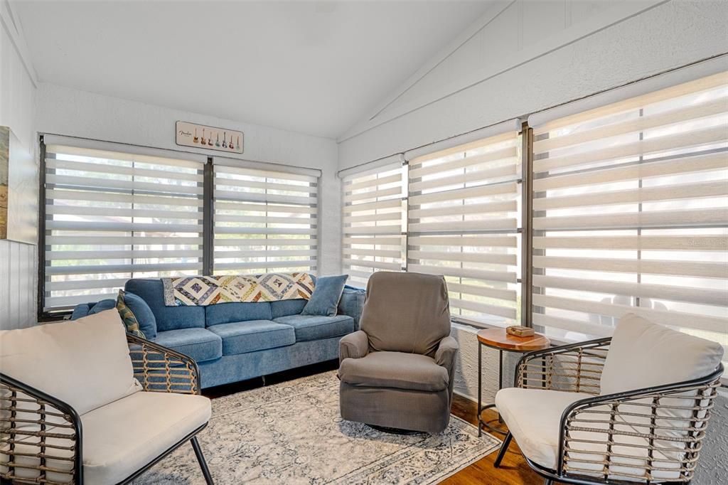 For Sale: $279,900 (2 beds, 2 baths, 1425 Square Feet)