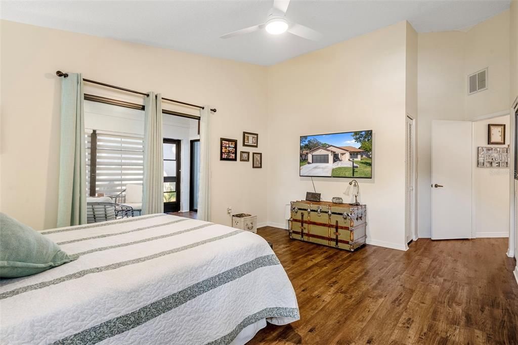 For Sale: $279,900 (2 beds, 2 baths, 1425 Square Feet)