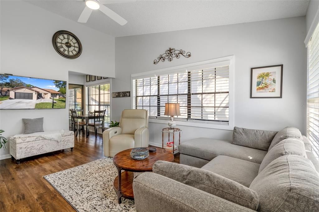 For Sale: $279,900 (2 beds, 2 baths, 1425 Square Feet)