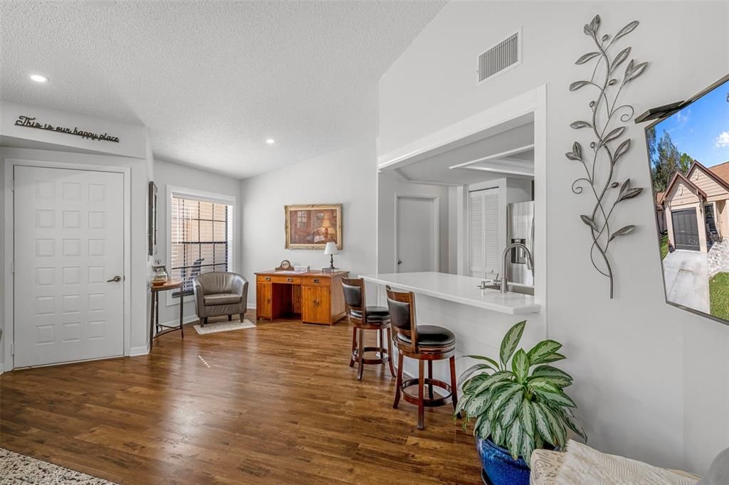 For Sale: $279,900 (2 beds, 2 baths, 1425 Square Feet)