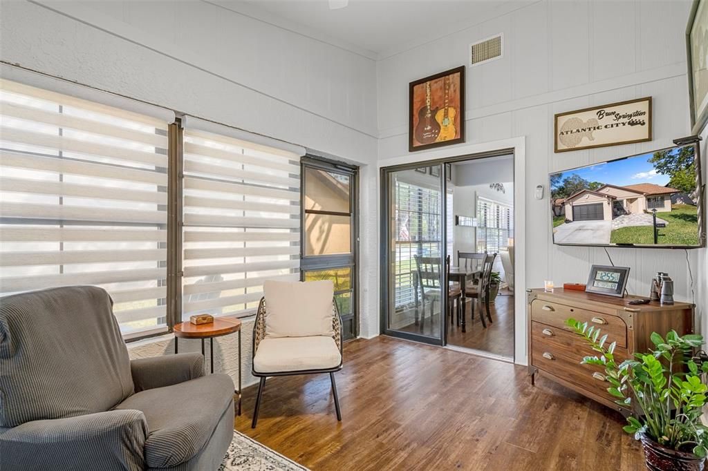 For Sale: $279,900 (2 beds, 2 baths, 1425 Square Feet)