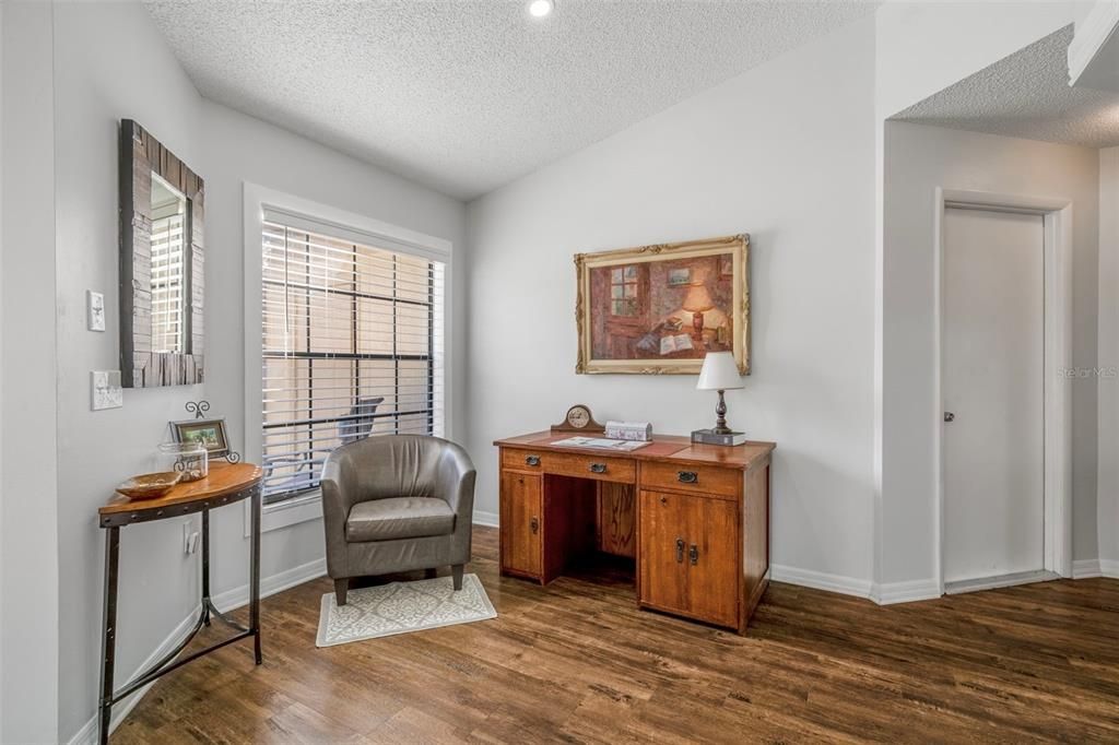 For Sale: $279,900 (2 beds, 2 baths, 1425 Square Feet)