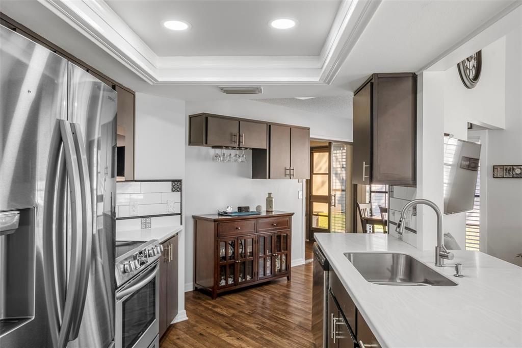 For Sale: $279,900 (2 beds, 2 baths, 1425 Square Feet)