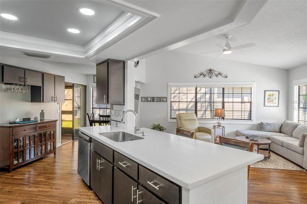 For Sale: $279,900 (2 beds, 2 baths, 1425 Square Feet)