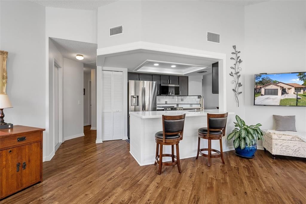 For Sale: $279,900 (2 beds, 2 baths, 1425 Square Feet)