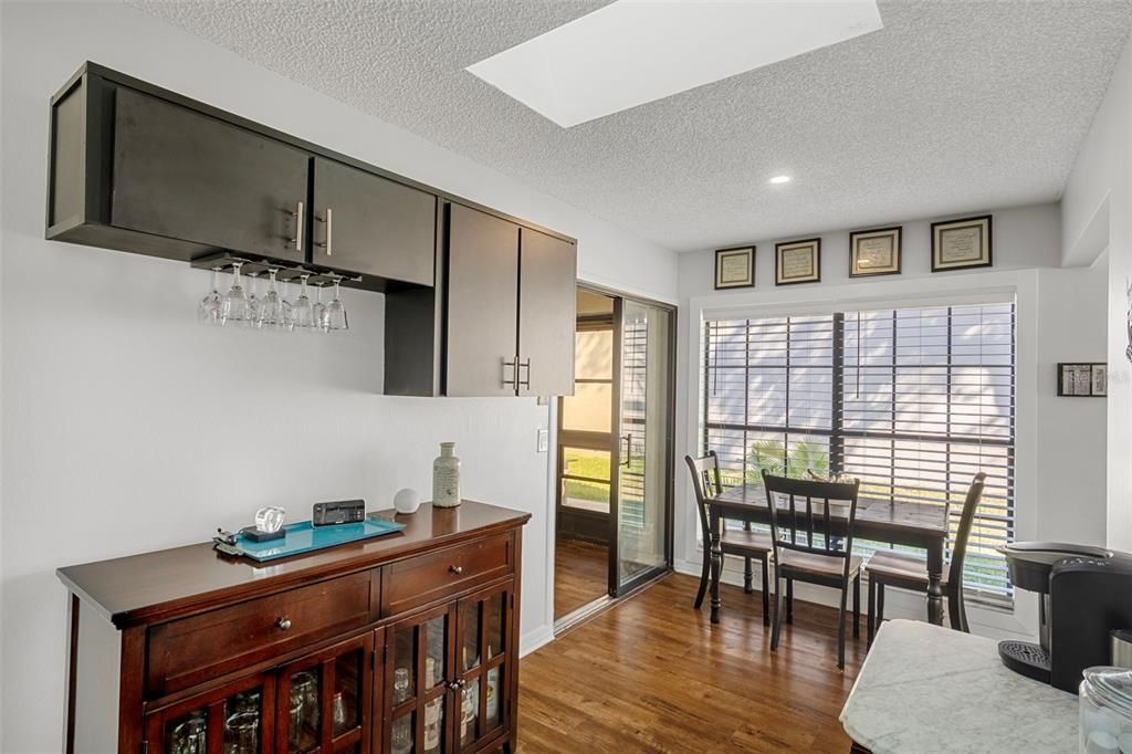 For Sale: $279,900 (2 beds, 2 baths, 1425 Square Feet)