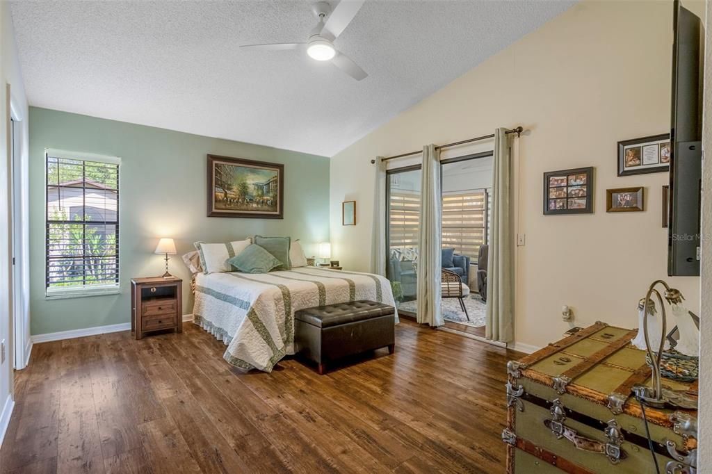 For Sale: $279,900 (2 beds, 2 baths, 1425 Square Feet)