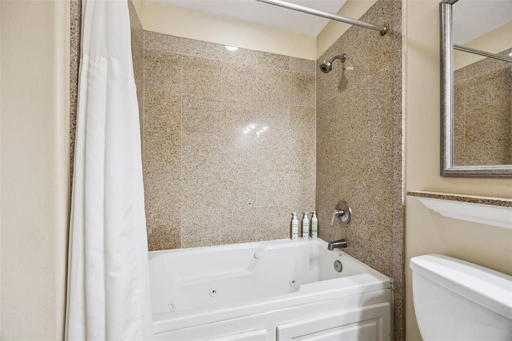For Sale: $239,000 (1 beds, 2 baths, 798 Square Feet)