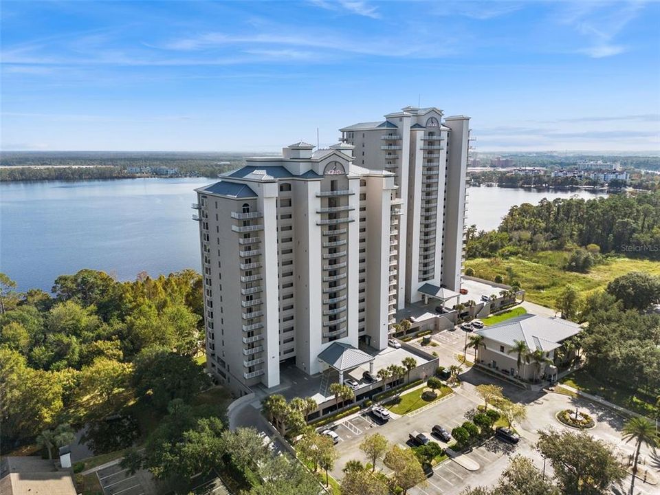 For Sale: $239,000 (1 beds, 2 baths, 798 Square Feet)