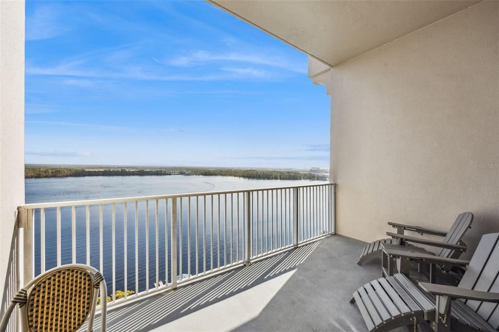 For Sale: $239,000 (1 beds, 2 baths, 798 Square Feet)