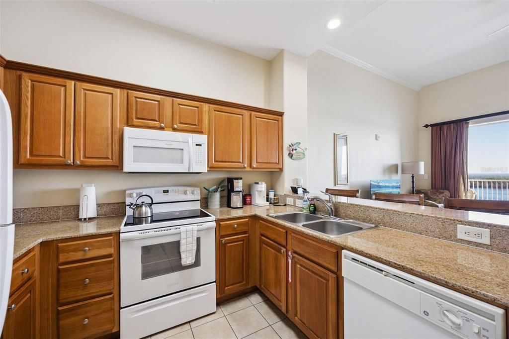 For Sale: $239,000 (1 beds, 2 baths, 798 Square Feet)