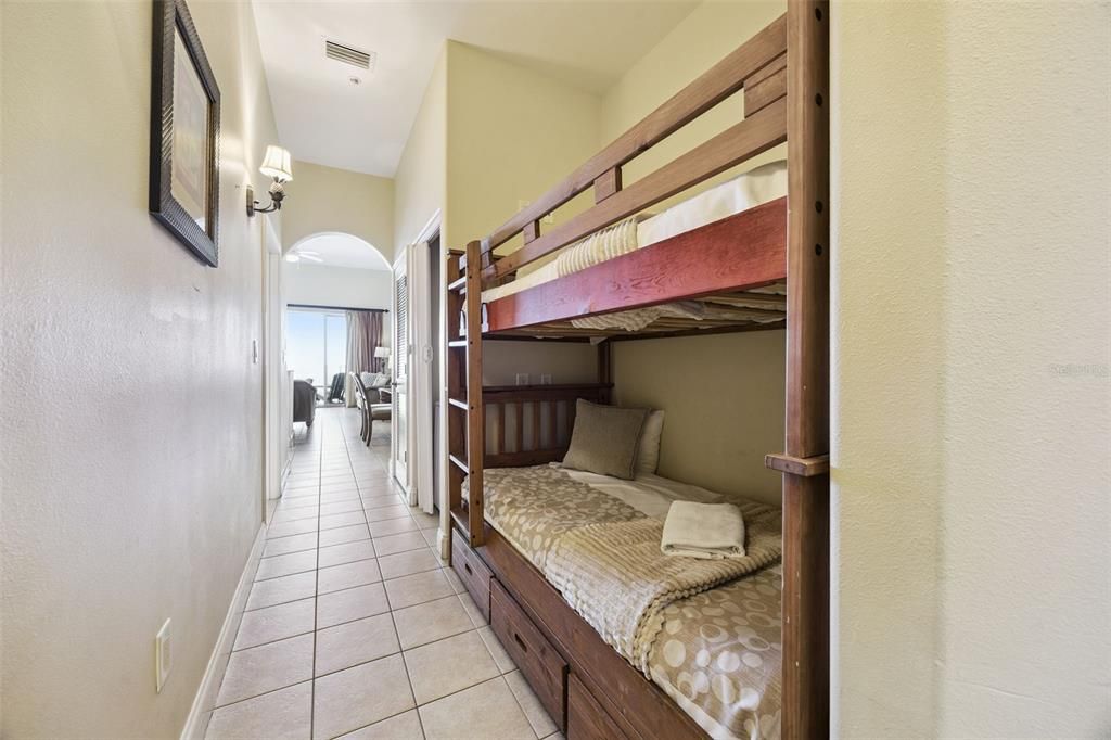 For Sale: $239,000 (1 beds, 2 baths, 798 Square Feet)