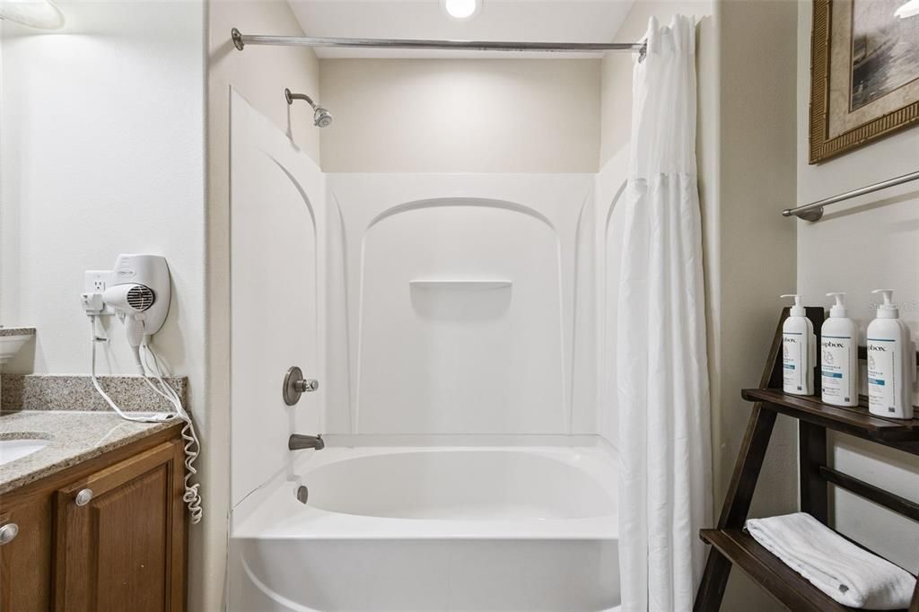 For Sale: $239,000 (1 beds, 2 baths, 798 Square Feet)