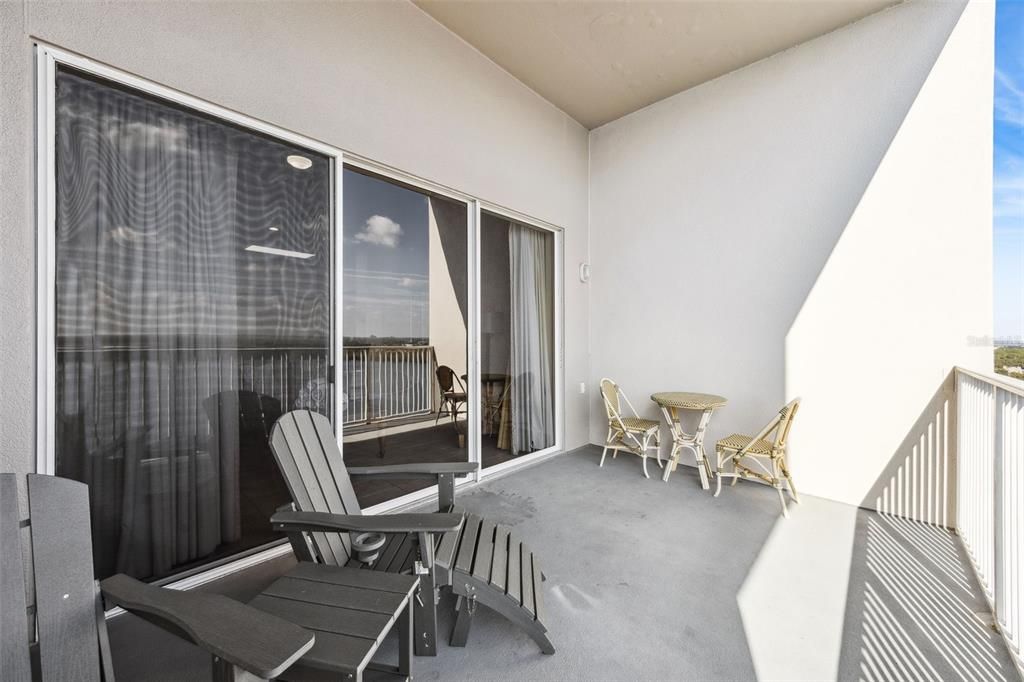 For Sale: $239,000 (1 beds, 2 baths, 798 Square Feet)