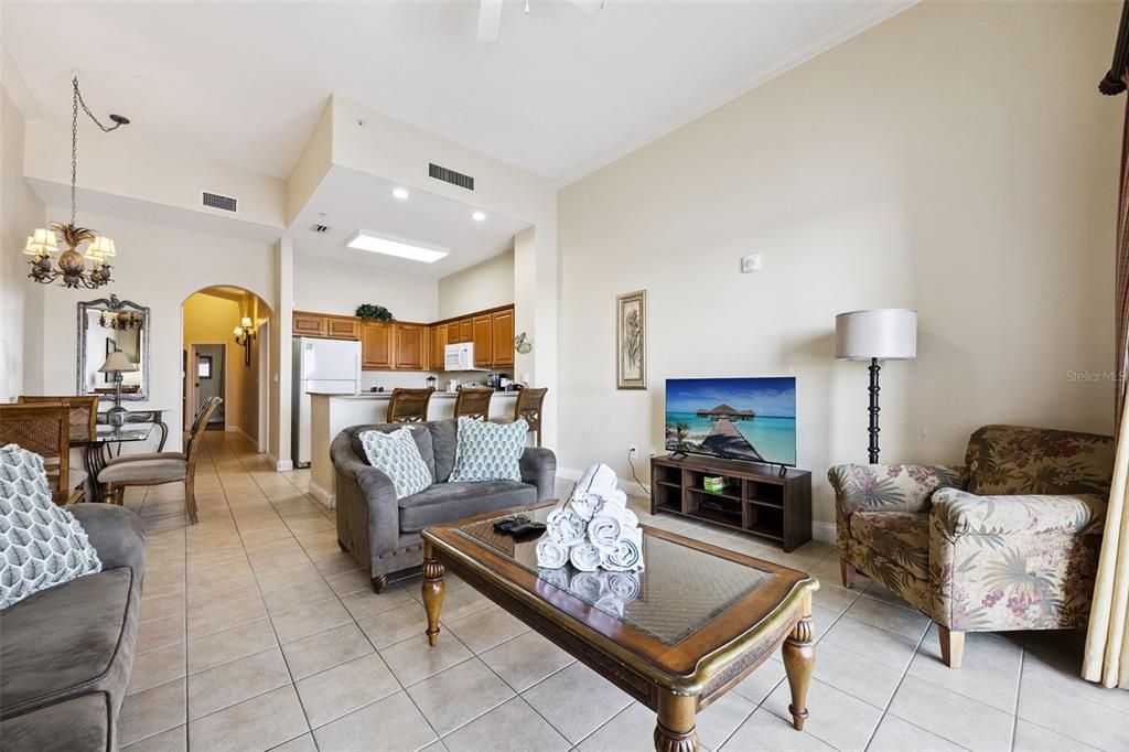 For Sale: $239,000 (1 beds, 2 baths, 798 Square Feet)