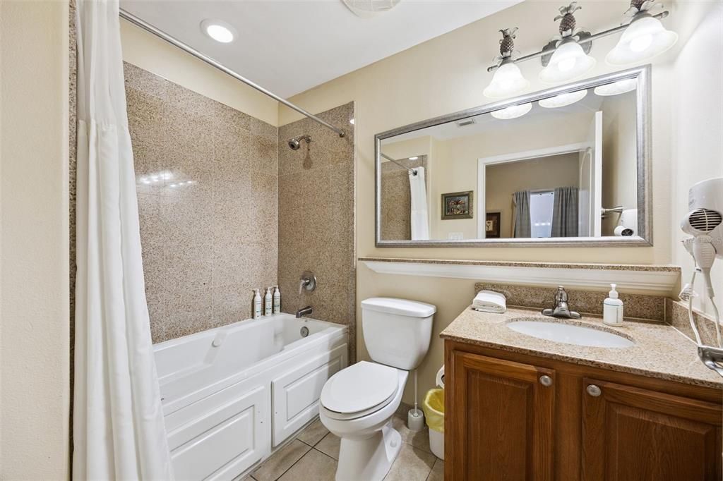 For Sale: $239,000 (1 beds, 2 baths, 798 Square Feet)