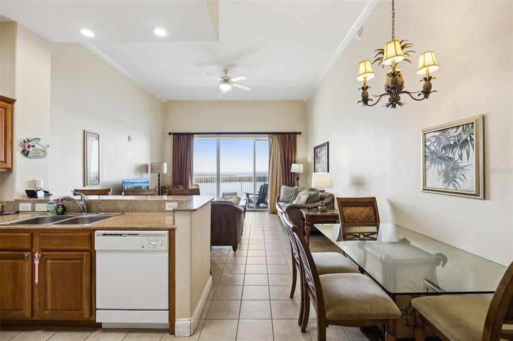 For Sale: $239,000 (1 beds, 2 baths, 798 Square Feet)