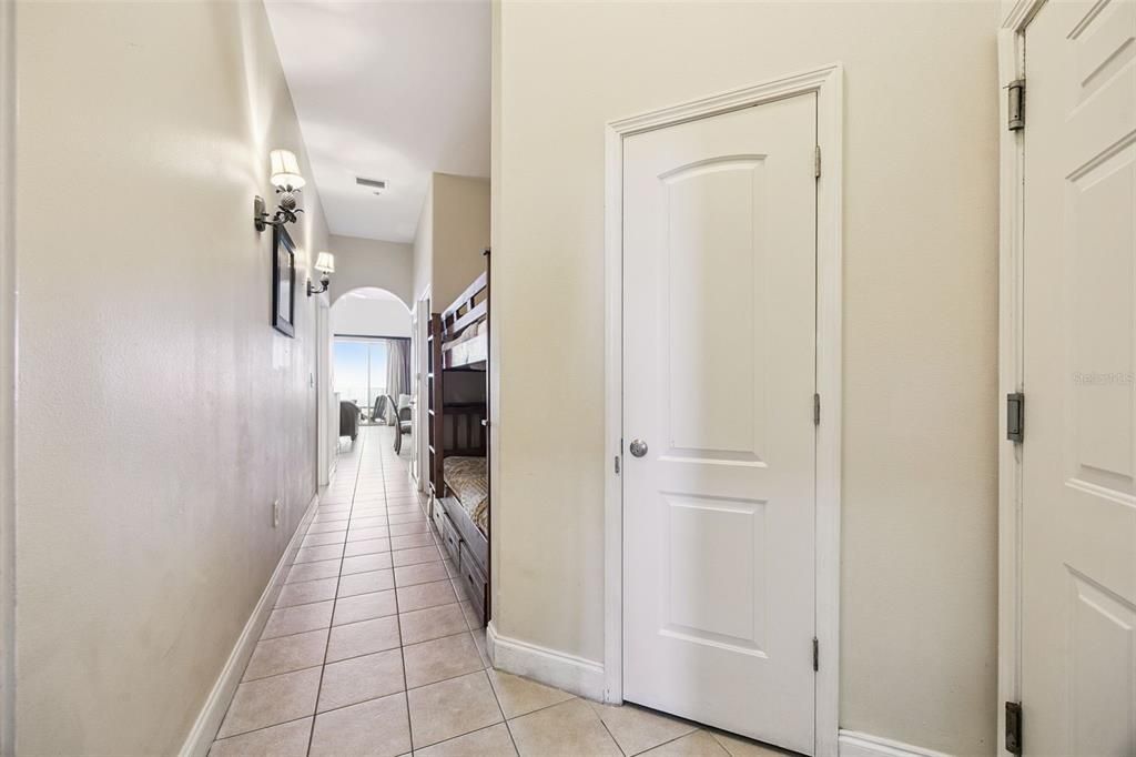 For Sale: $239,000 (1 beds, 2 baths, 798 Square Feet)