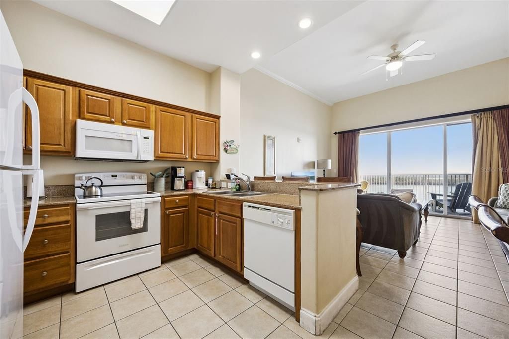 For Sale: $239,000 (1 beds, 2 baths, 798 Square Feet)