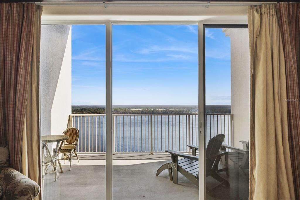 For Sale: $239,000 (1 beds, 2 baths, 798 Square Feet)