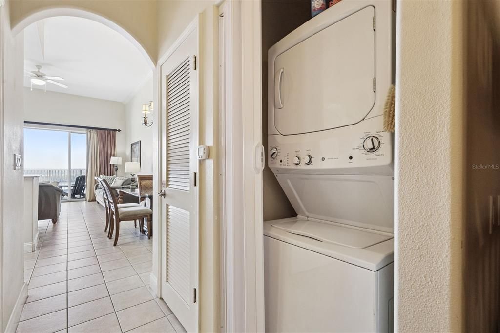 For Sale: $239,000 (1 beds, 2 baths, 798 Square Feet)