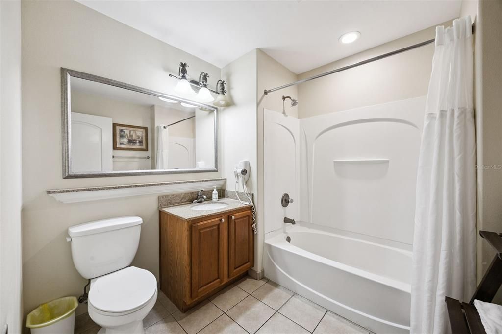 For Sale: $239,000 (1 beds, 2 baths, 798 Square Feet)